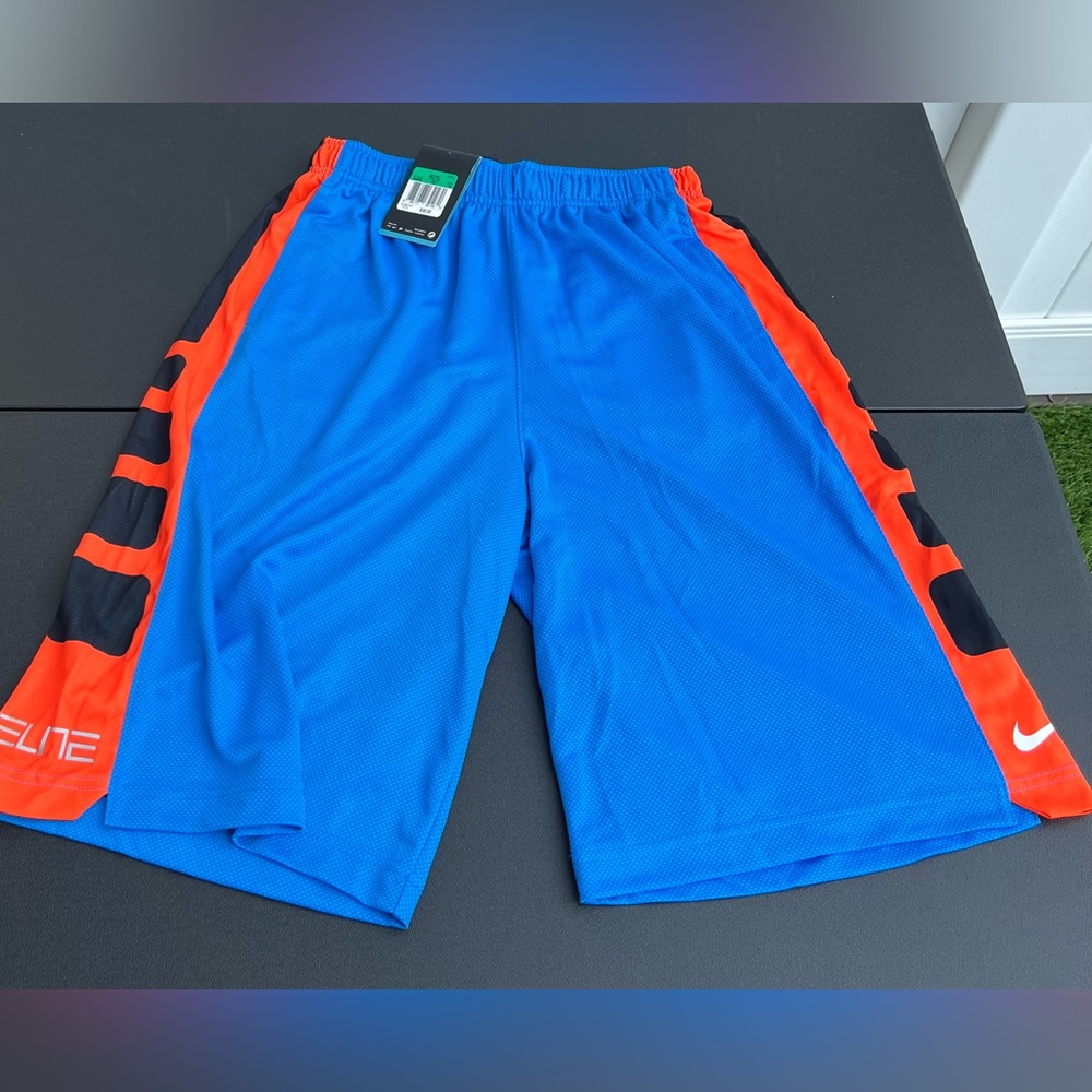 New with Tags Nike Elite shorts Boys XL